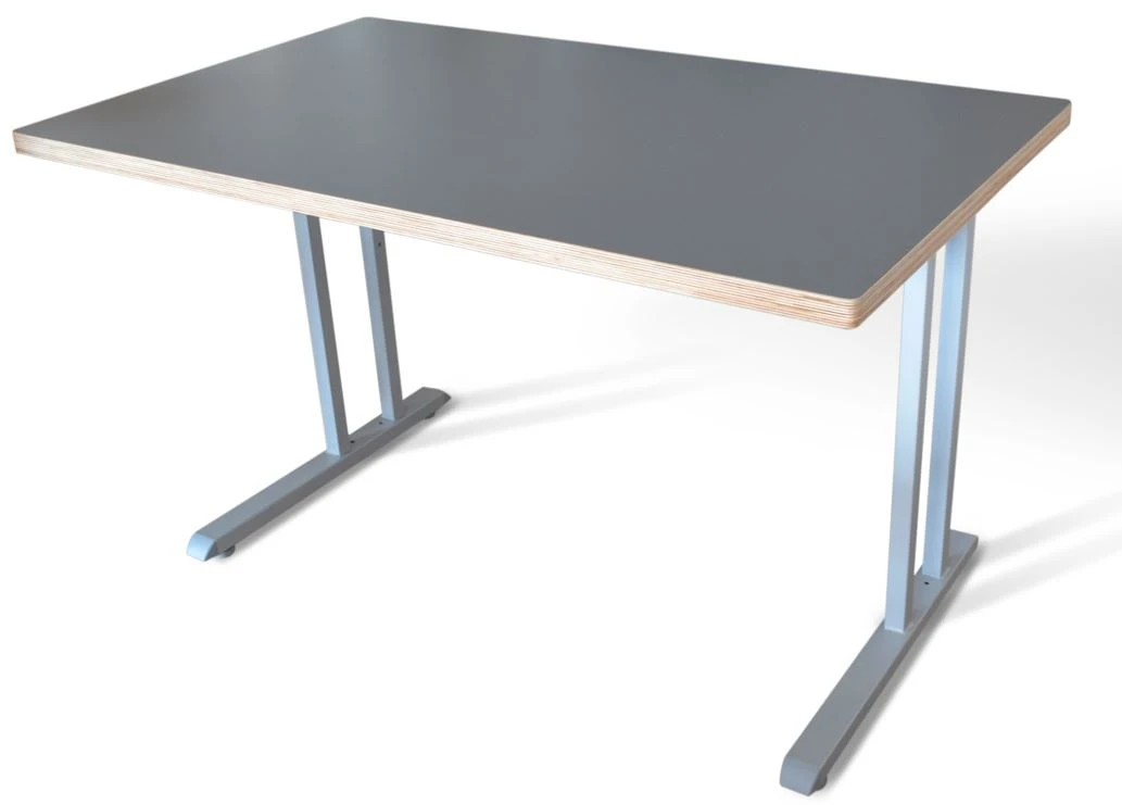 Pracovn_stl_na_zakzku N&aacute;bytek: Pracovn&iacute; stůl s odolnou deskou